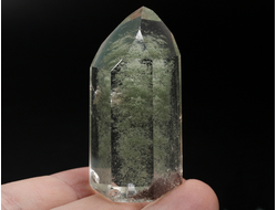 Кварц горный хрусталь с фантомами и хлоритом, кристалл полированный, Бразилия (56*29*25 мм, 61 г) №36854