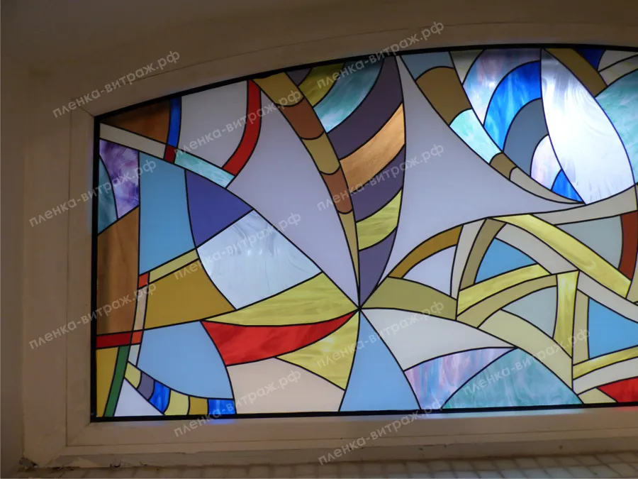 Пример пленки витраж на окне