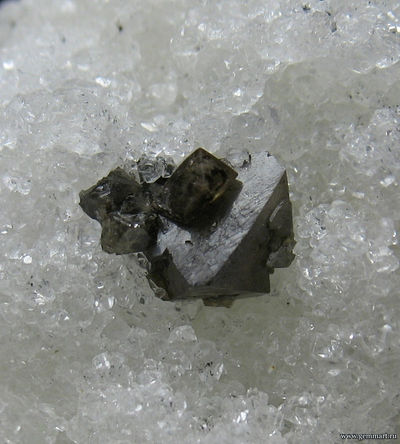 Шеелит на кварце. США. 44*25*19мм