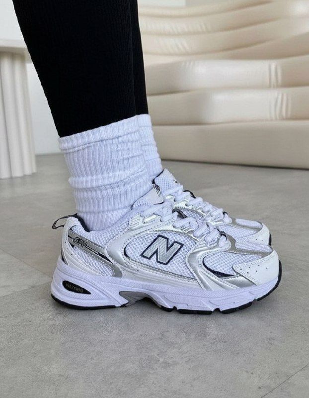 New Balance 530 на ноге