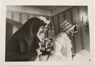 `Пиковая Дама`. Опера в 3-х действиях. (Фотоминиатюры). М.: Союзфото-Фотохудожник, 1937.