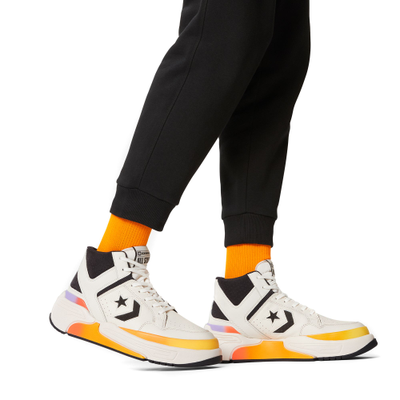 С чем носить кроссовки Converse Weapon Cx Gradient sneakers A00655C фото