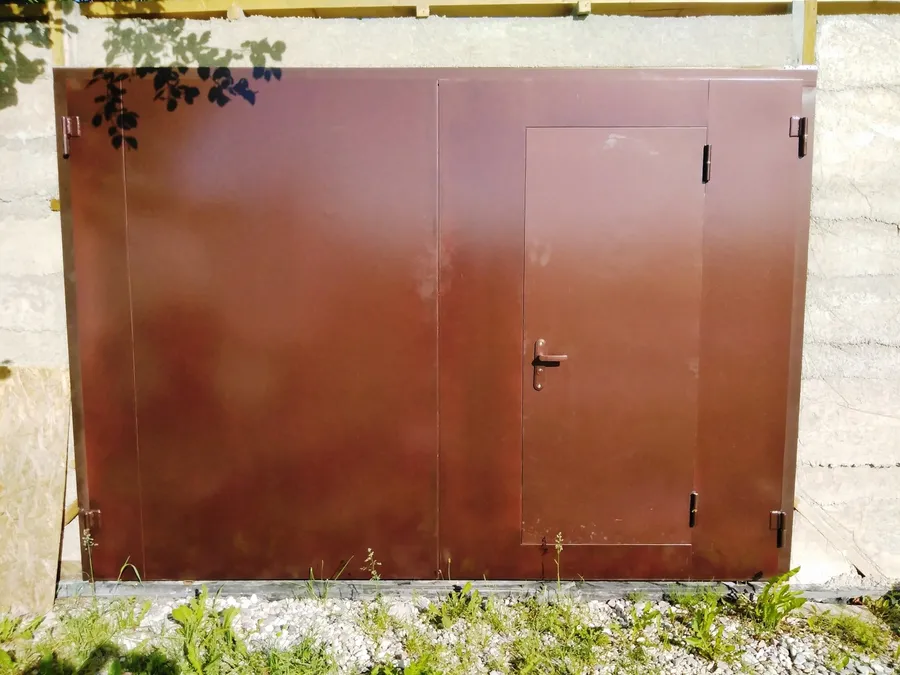 утепленные ворота 2 х листовые с калиткой