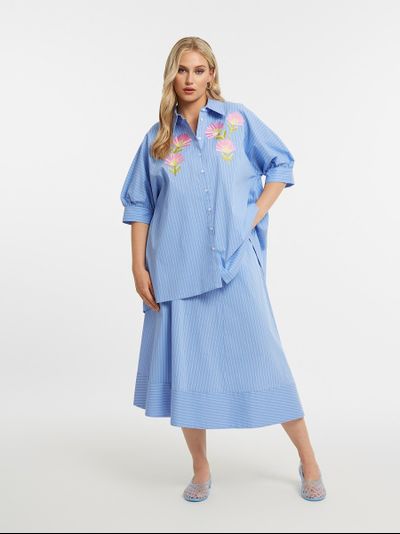 Рубашка голубая в полоску с вышивкой