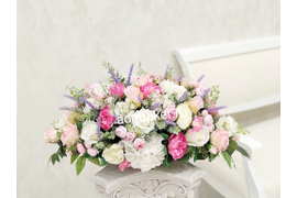 Используйте искусственные цветы для создания уютной атмосферы в вашем доме или офисе, добавляя яркие акценты в декор 23