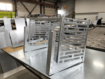 Корзина кондиционера с кронштейнами, с  прямоугольными отверстиями