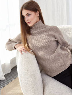 Свитер женский бежевый