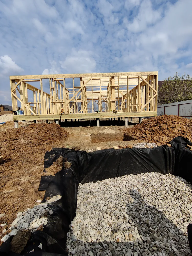 Выброс очищенных стоков в дренажные элементы, отсыпанные щебнем