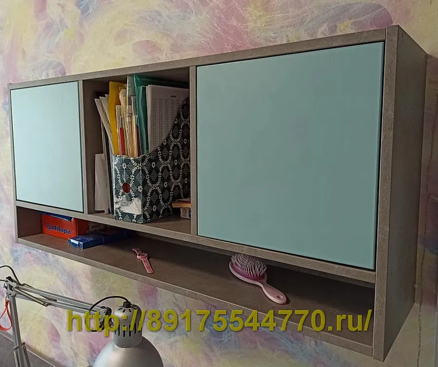 011-1 Полка:
ЛДСП Egger, F186 Бетон Чикаго светло-серый, ST9
ЛДСП Egger, U500 Аква голубой, ST9
Стол: ЛДСП Egger, F186 Бетон Чикаго светло-серый, ST9

