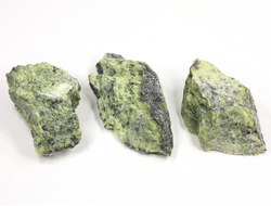 Змеевик, необработанный, дикий образец в ассортименте, Россия, КЧР, Урупский район (35-45 мм, 17-23 г) №37814