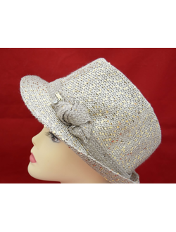 Итальянская шляпа от дизайнера шляп из Италии Vizio в магазине женских шляп и беретов Италии