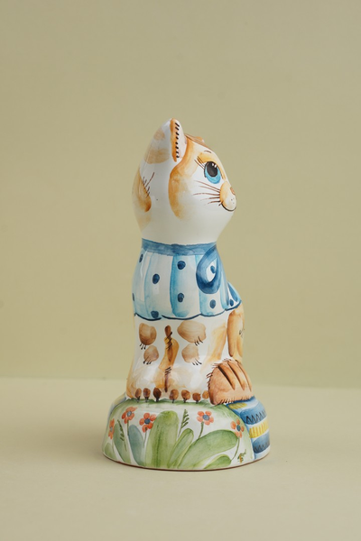 Кошка на травке