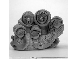 Два Рыбака с большой рыбиной.ОПТ