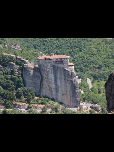 Купить греющую картину с фото дом на скале 2