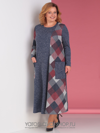 Серое платье с клетчатыми красными вставками и карманами
