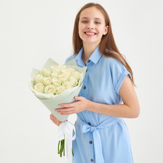 19 белых роз