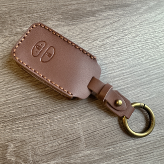 Коричневый чехол для ключа Toyota LC200, Prius, Prado с 2 кнопками (2009-2017)