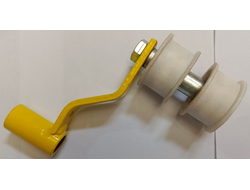 rolik-natyazheniya-remney-bc8813-komplekt-s-kronshteynom