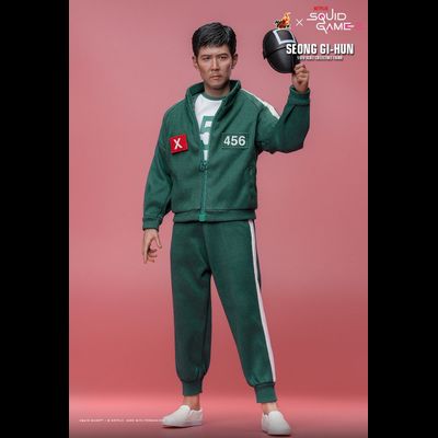 ПРЕДЗАКАЗ - Сон Ки Хун, игрок 456 ("Игра в кальмара", Squid Game) - Коллекционная фигурка 1/6 Seong Gi-Hun (TMS153) - Hot Тoys ?ЦЕНА: 44500 РУБ.?