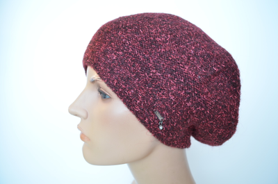Бордовый берет женский