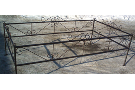 Ограда №1;
Высота полотна - 40 см;
Каркас - труба 20*20;
Рисунок - пруток 6 мм;
Цена - 1200 (с лаком+150) р. за п.м.