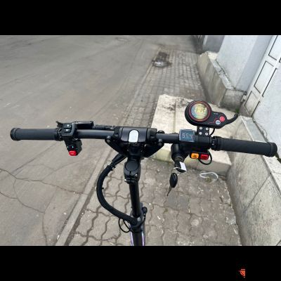 ЭЛЕКТРОСАМОКАТ Currus M10 2022 года с демфером