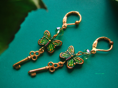 "Посланницы чудес", серьги с бабочками и ключиками (благотворительность)