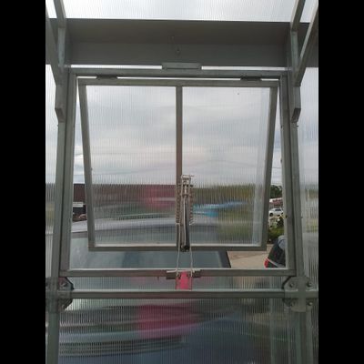 Форточка для теплицы с прямыми стенками