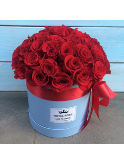 55 красных роз в шляпной коробке