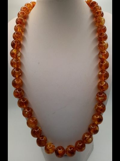 Бусы янтарь долматинец темный