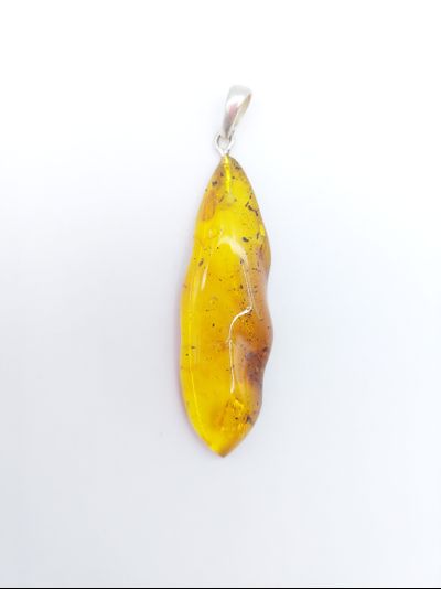 Кулон из медового янтаря