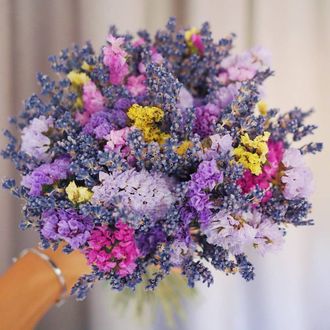 Очаровашка букет с живыми цветами «Сочный микс»