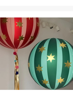 Сферы  красные и зеленые  со звёздами (цирк) матовые сатин новогодний шар