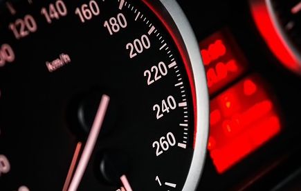 Автодилер выплатит компенсацию в 112,000 шекелей менеджеру по продажам