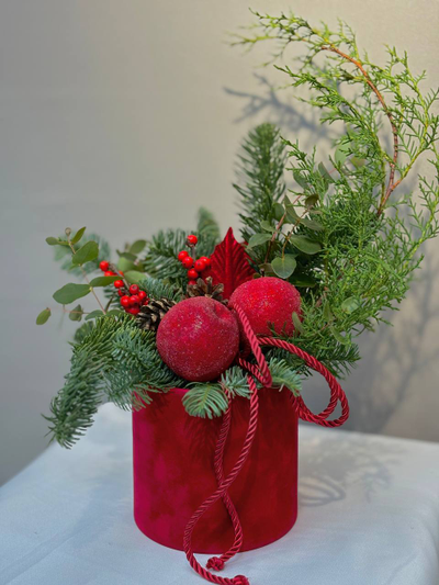 Композиция "Яблоки на снегу"