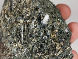 Актинолит, Россия, Северный Кавказ, КЧР, река Большой Блыб (96*79*39 мм, 405 г) №29635