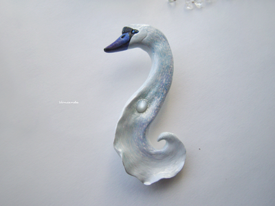 "Принцесса-Лебедь", волшебная брошь с натуральным лунным камнем (по мотивам "Лебединого озера")