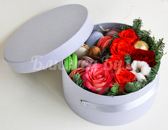 цветочная композиция в шляпной коробке голубого цвета елабуга