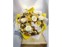 Нежный и солнечный букет из сухофруктов