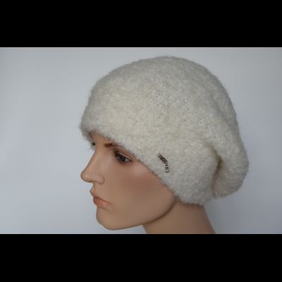 Вязаный лохматый берет белого цвета  для женщин Vizio Италия 6957