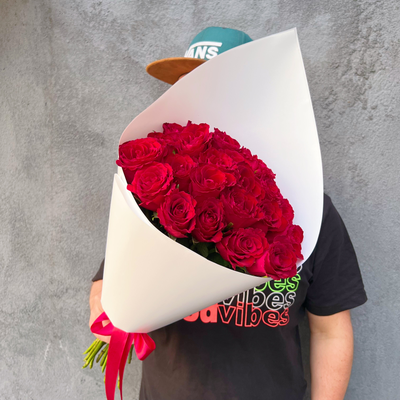 Букет красных роз 25 шт