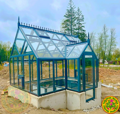 Базовая комплектация теплицы в английском стиле с холлом из стекла и алюминия ЕЛИЗАВЕТА S размером 4000 х 3000