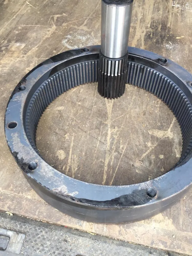 Вал шестерня с обоймой зубчатой