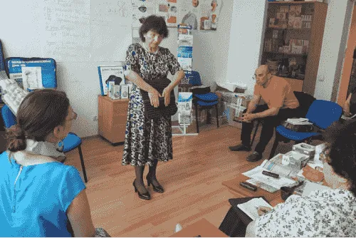 "Медицинская школа" в Екатеринбургском ДЭНАС-центре. Школу ведет врач И.Г. Минцева.