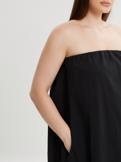 Платье с открытыми плечами