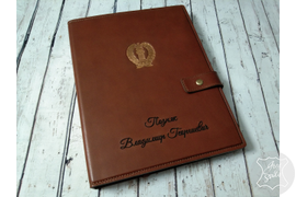 Кожаный ежедневник с тиснением герба адвокатов и именной гравировкой