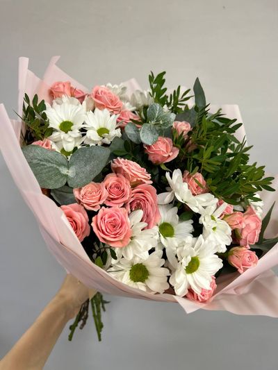 Букет с розой и хризантемой