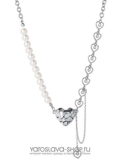 Ожерелье из жемчуга и серебра  с подвеской из мятого металла