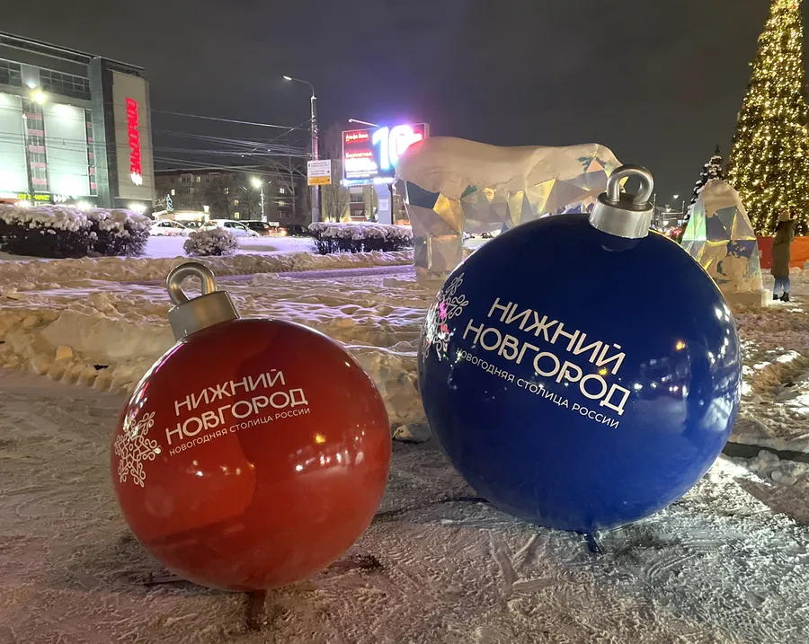 Шары из стеклопластика. Новогодние уличные фигуры
