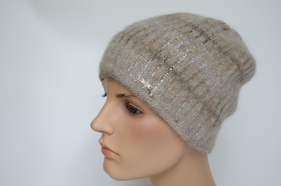 bezhevaya-zhenskaya-shapka-so-strazami-vizio-italiya-8007-sy